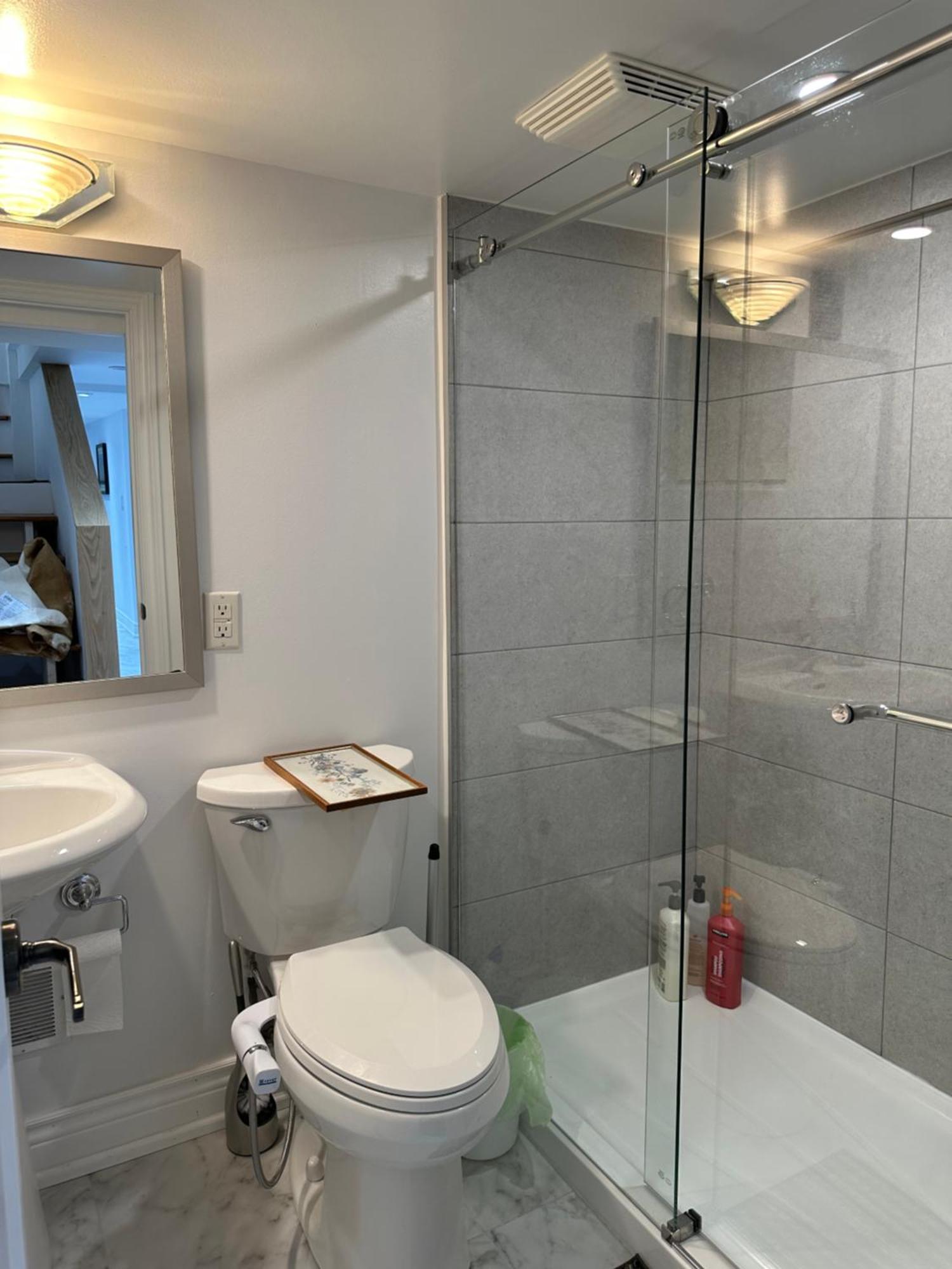 Double Bedroom On Up Or 3 Bedrooms In Basement Near Eglinton Subway Station โตรอนโต ภายนอก รูปภาพ