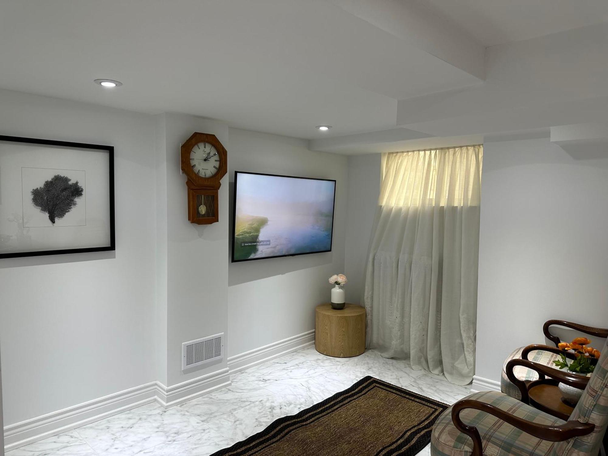 Double Bedroom On Up Or 3 Bedrooms In Basement Near Eglinton Subway Station โตรอนโต ภายนอก รูปภาพ